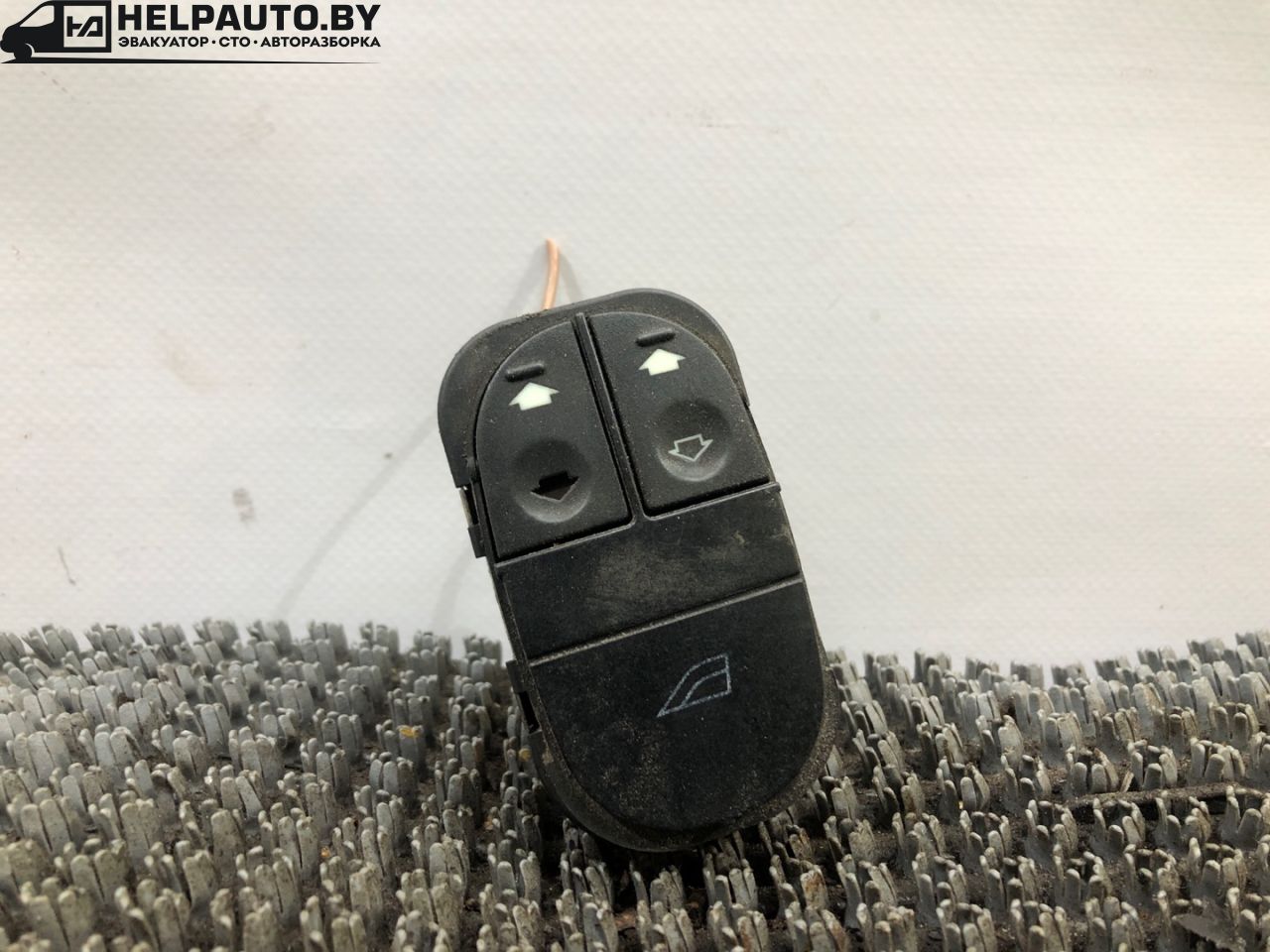 блок управления стеклоподъемниками Ford Mondeo 1 поколение 1996, 2.0 л., бензин, МКПП, серебристый, седан, передний привод, 93BG14529BA - фото №1