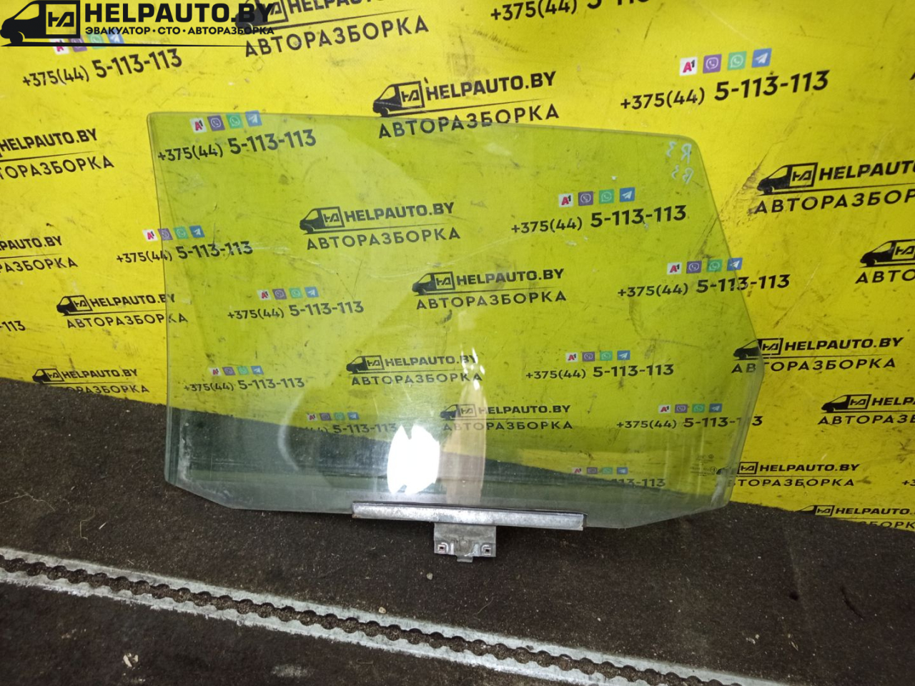 стекло двери задней правой Volkswagen Passat B3 1988, 1.8 л., бензин, МКПП, белый, седан, передний привод - фото №1