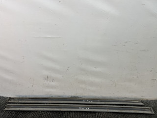 молдинг двери передней левой Mazda 626 GF 1997, 2.0 л., дизель, МКПП, зелёный, седан, передний привод