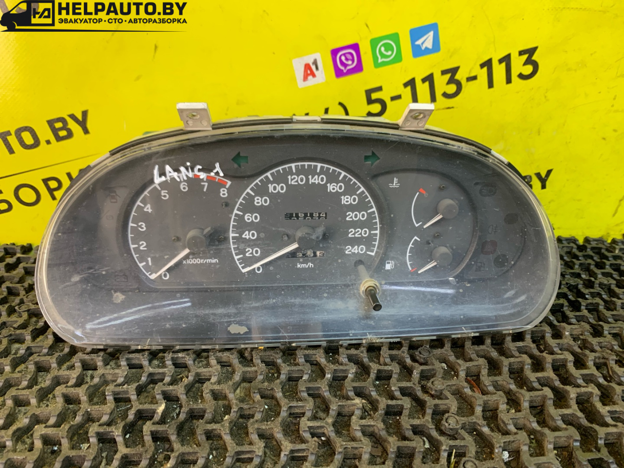 щиток приборов (приборная панель) Mitsubishi Lancer 7 поколение 1997, 1.6 л., 4G92 (DOHC 16V), бензин, МКПП, синий, универсал, передний привод - фото №1