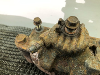 суппорт задний правый Kia Sorento 1 поколение 2005, 2.4 л., G4JS, бензин, МКПП, красный, внедорожник 5 дв., полный подключаемый привод