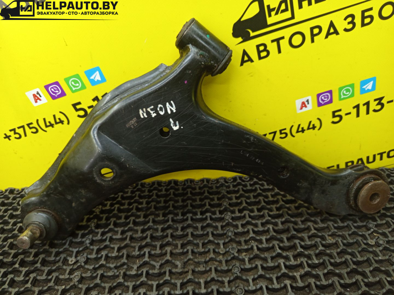 рычаг передний левый Dodge Neon 2 поколение 2000, 2.0 л., ECH, бензин, АКПП, белый - фото №1