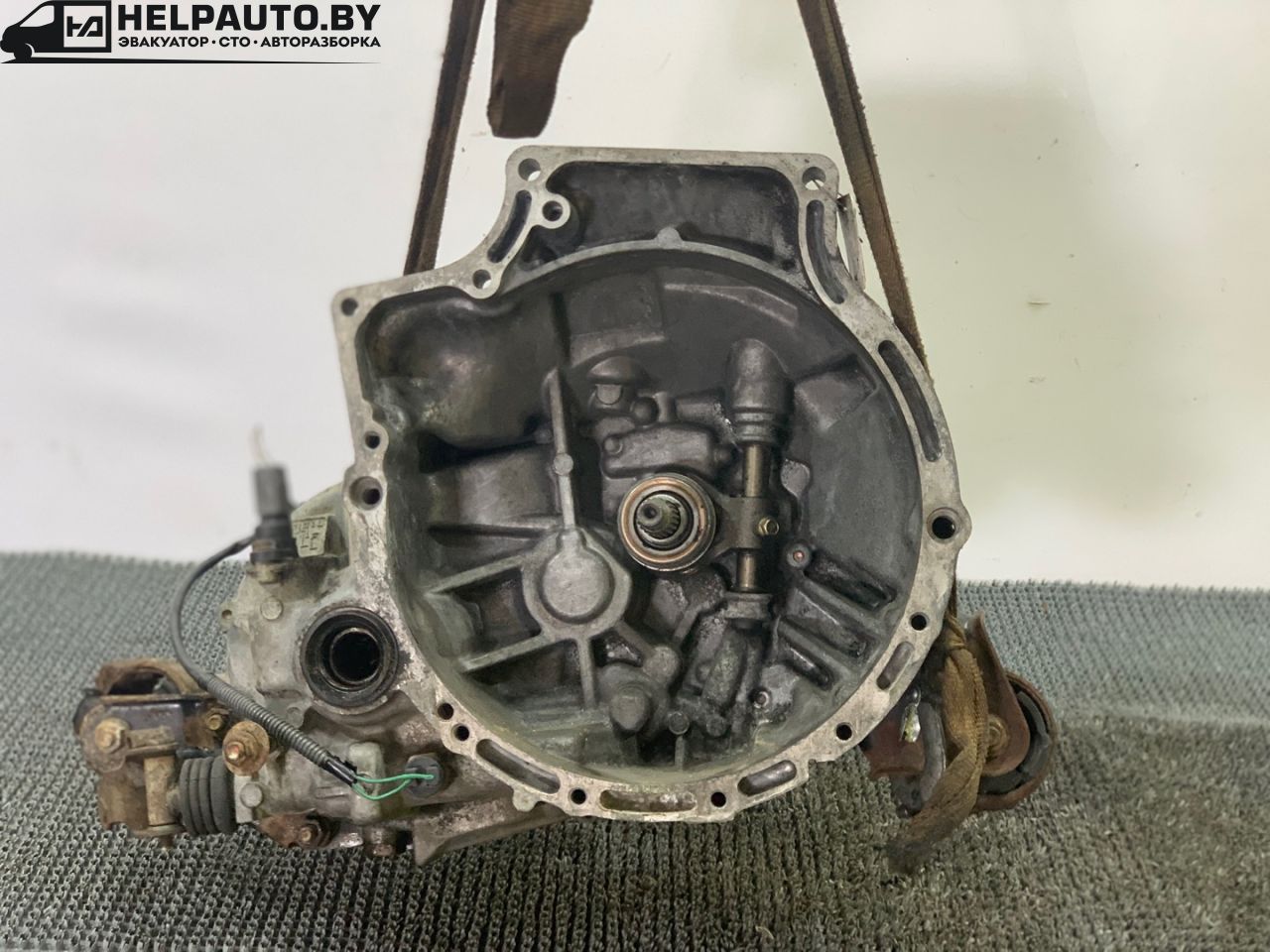 КПП механическая (МКПП) Mazda 626 3 поколение 1990, 1.8 л., бензин, МКПП, серый, седан, передний привод, F529 - фото №1