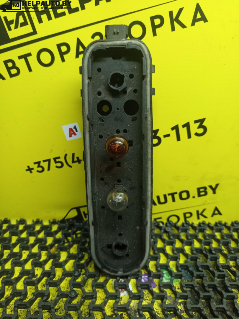 панель заднего правого фонаря Opel Sintra 1 поколение 1999, 2.2 л., X 22 XE, бензин, МКПП, минивэн - фото №1