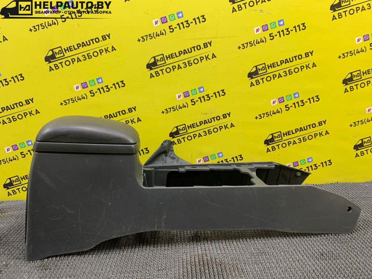 консоль салона Kia Sorento 1 поколение 2005, 2.5 л., D4CB, дизель, АКПП, черный, внедорожник 5 дв., полный подключаемый привод - фото №1