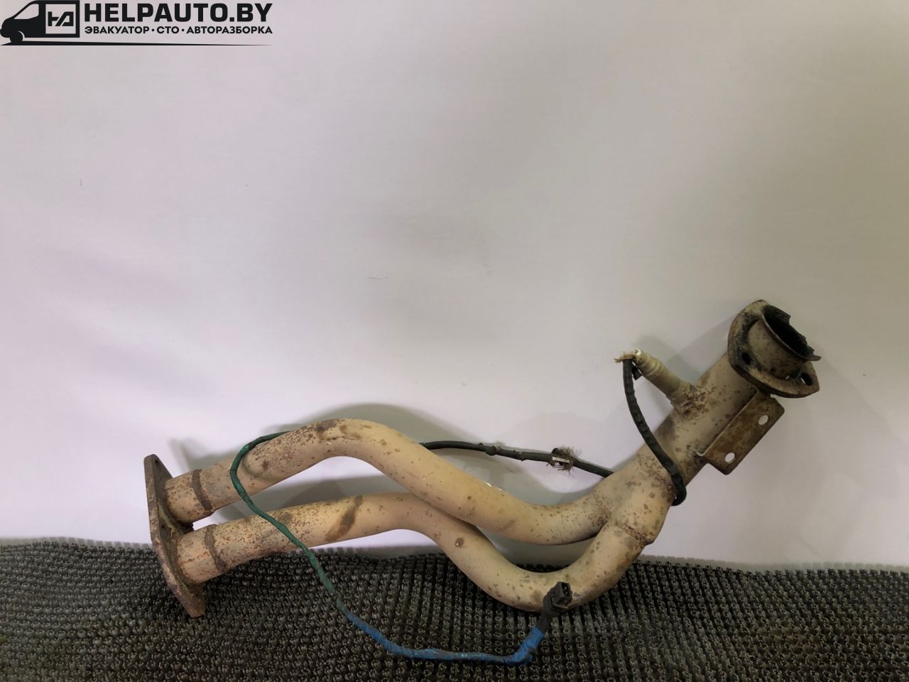 труба приемная глушителя Audi 80 B3 (1986 - 1991), 1.8 л., бензин, МКПП, серый, передний привод - фото №1