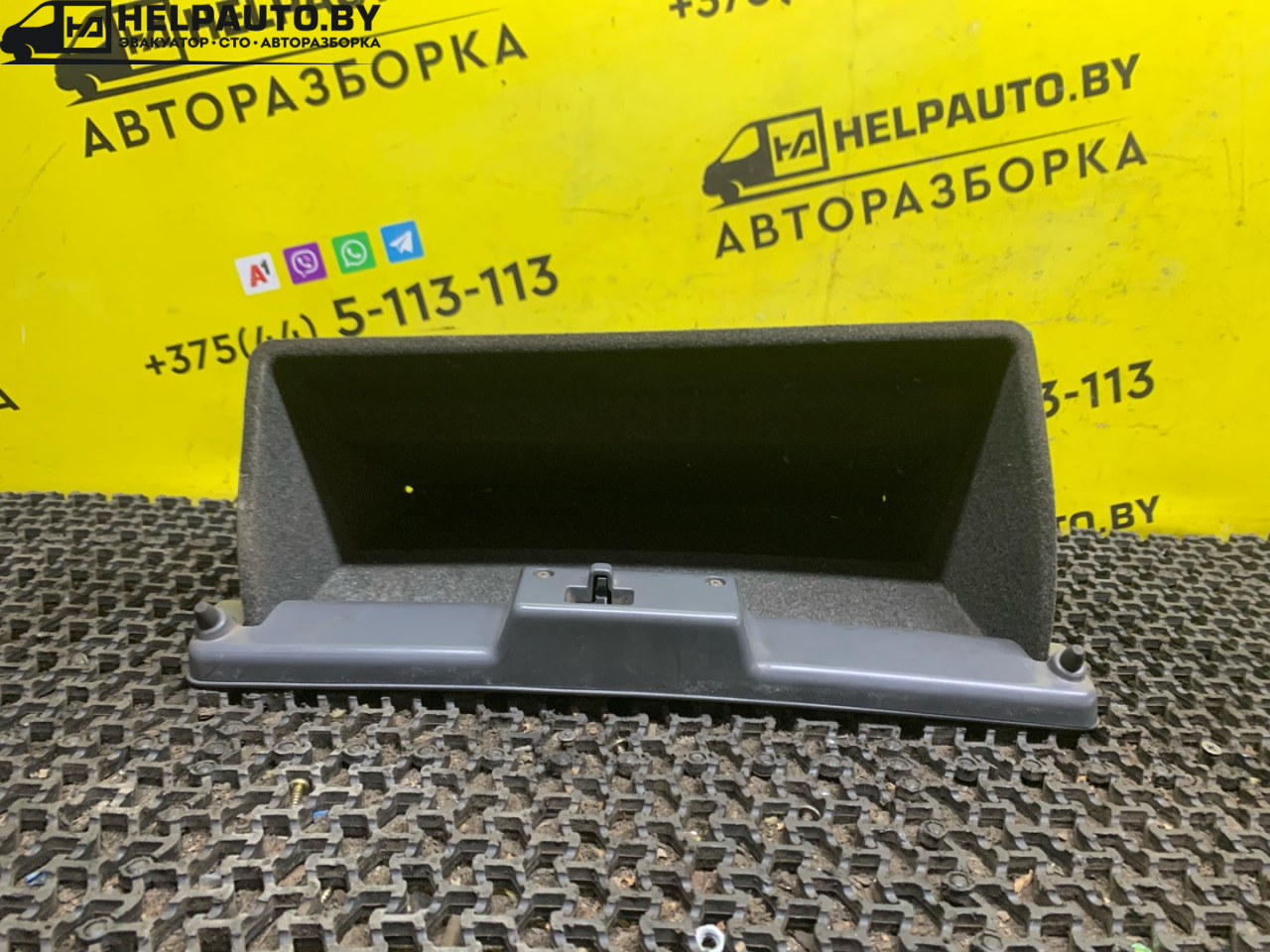 бардачок Rover 400 Series 2 поколение 1998, 1.6 л., бензин, МКПП, бордовый, седан, передний привод - фото №1