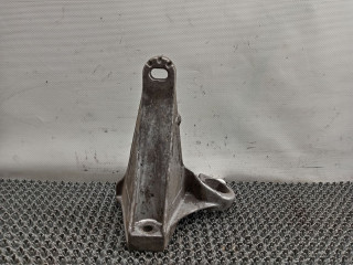 кронштейн двигателя Audi 100 С3 1986, 2.0 л., дизель, МКПП, седан, передний привод