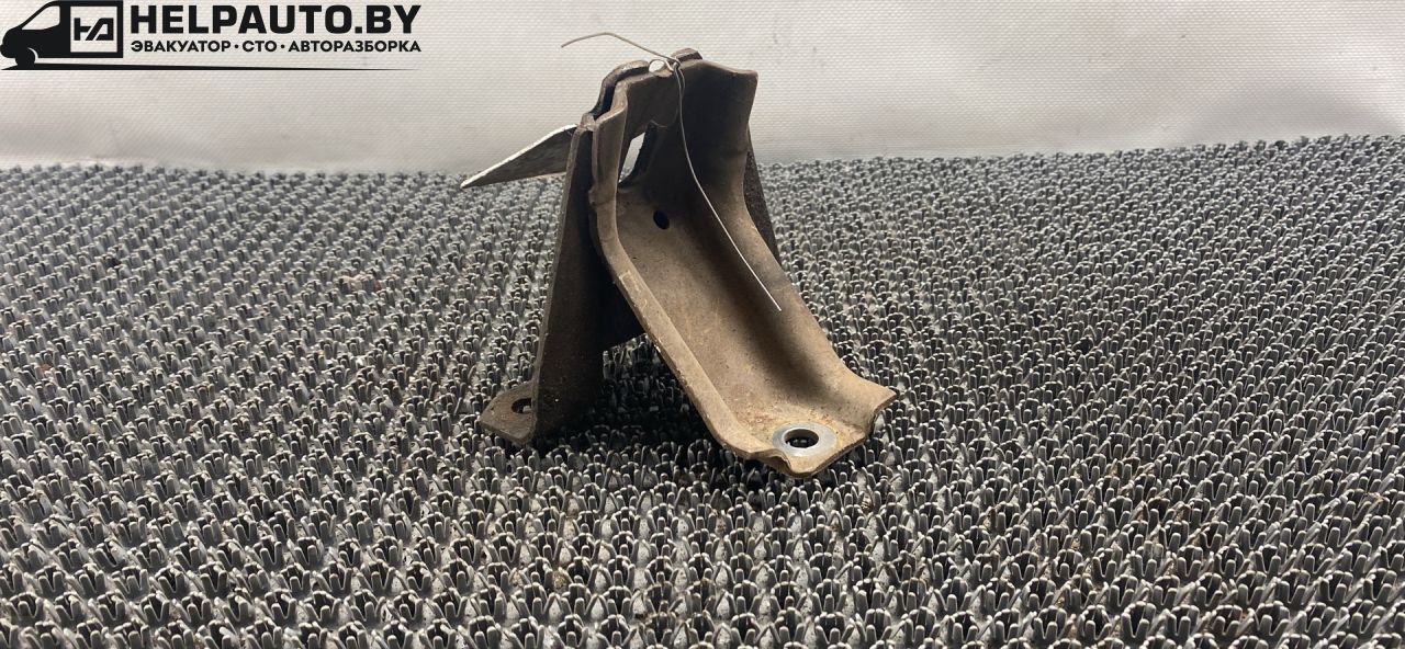 кронштейн (крепление) Opel Vectra B 1997, 2.0 л., i, X 20 XEV, бензин, 5МКПП, седан, X20XEV - фото №1