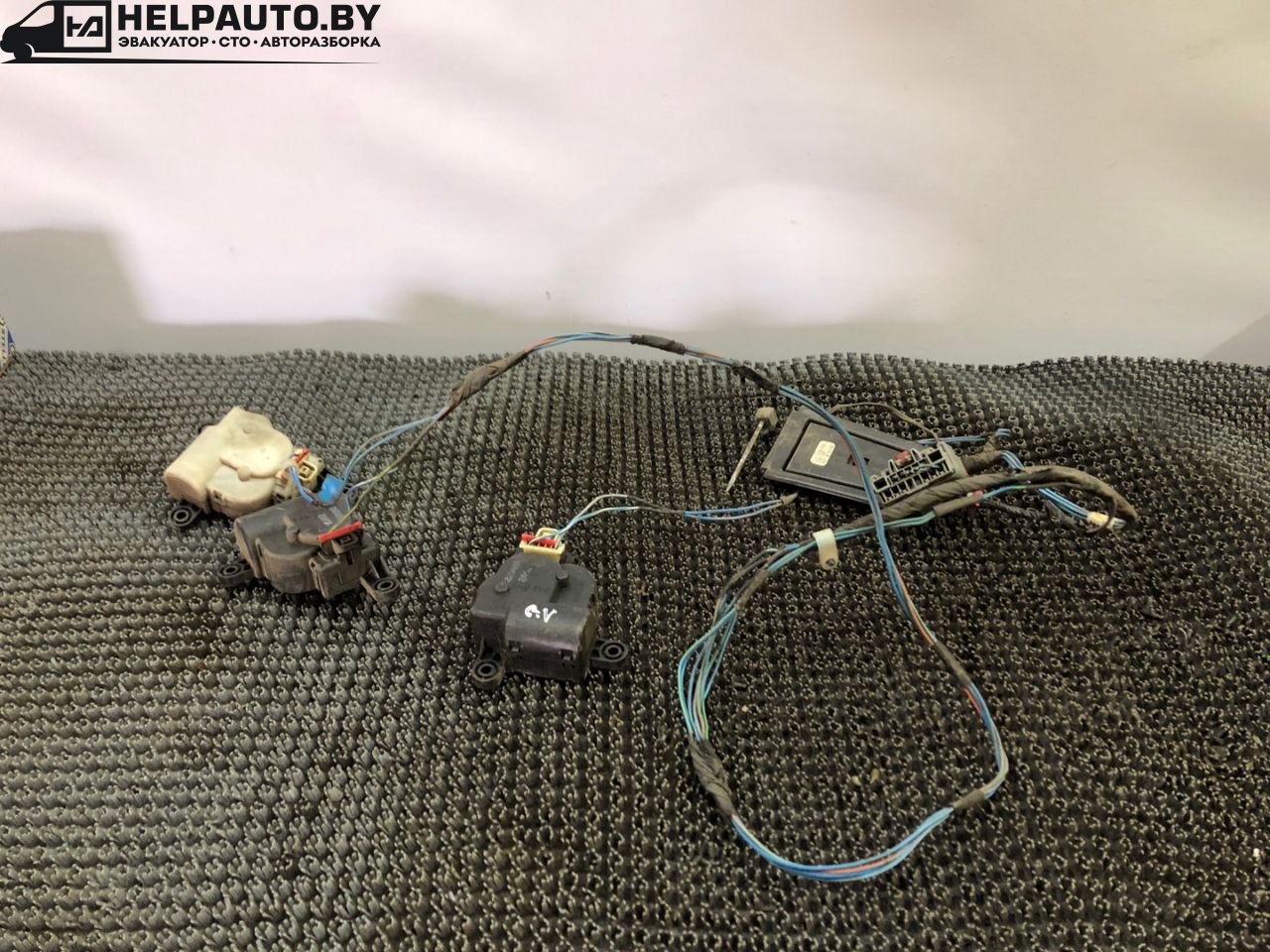 проводка отопителя (печки) Dodge Caravan 3 поколение RG 1999, 2.4 л., EDZ, бензин, АКПП, темно зеленый, передний привод - фото №1