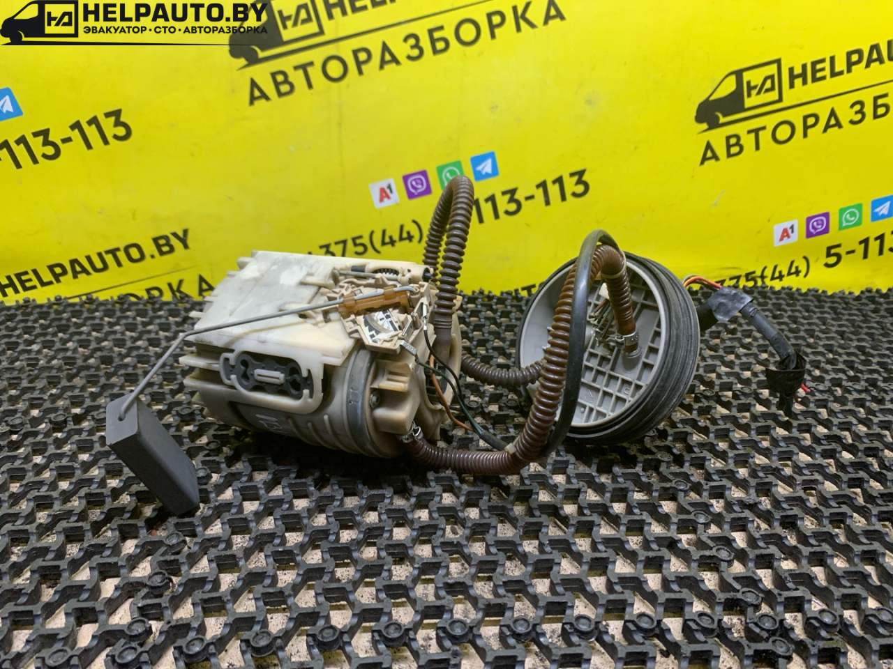 колба в бак SEAT Ibiza 2 поколение 1998, 1.6 л., ALM, бензин, 5МКПП, синий, хетчбэк 5 дв., передний привод - фото №1