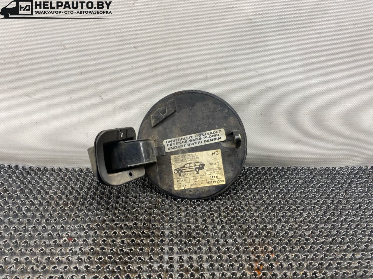 лючок топливного бака Opel Vectra B 1998, 1.8 л., i, бензин, МКПП, универсал, передний привод - фото №1