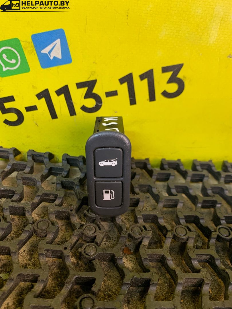 кнопка открытия лючка топливного бака Kia Sorento 1 поколение 2005, 2.5 л., D4CB, дизель, АКПП, черный, внедорожник 5 дв., полный подключаемый привод - фото №1