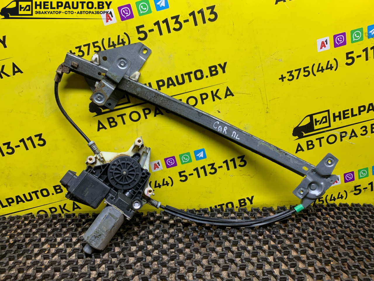 стеклоподъемник электрический передний левый Mitsubishi Carisma 1 поколение (1995 - 1999), 1.8 л., 4G93 (GDI), бензин, МКПП, серебро, хетчбэк 5 дв., передний привод - фото №1