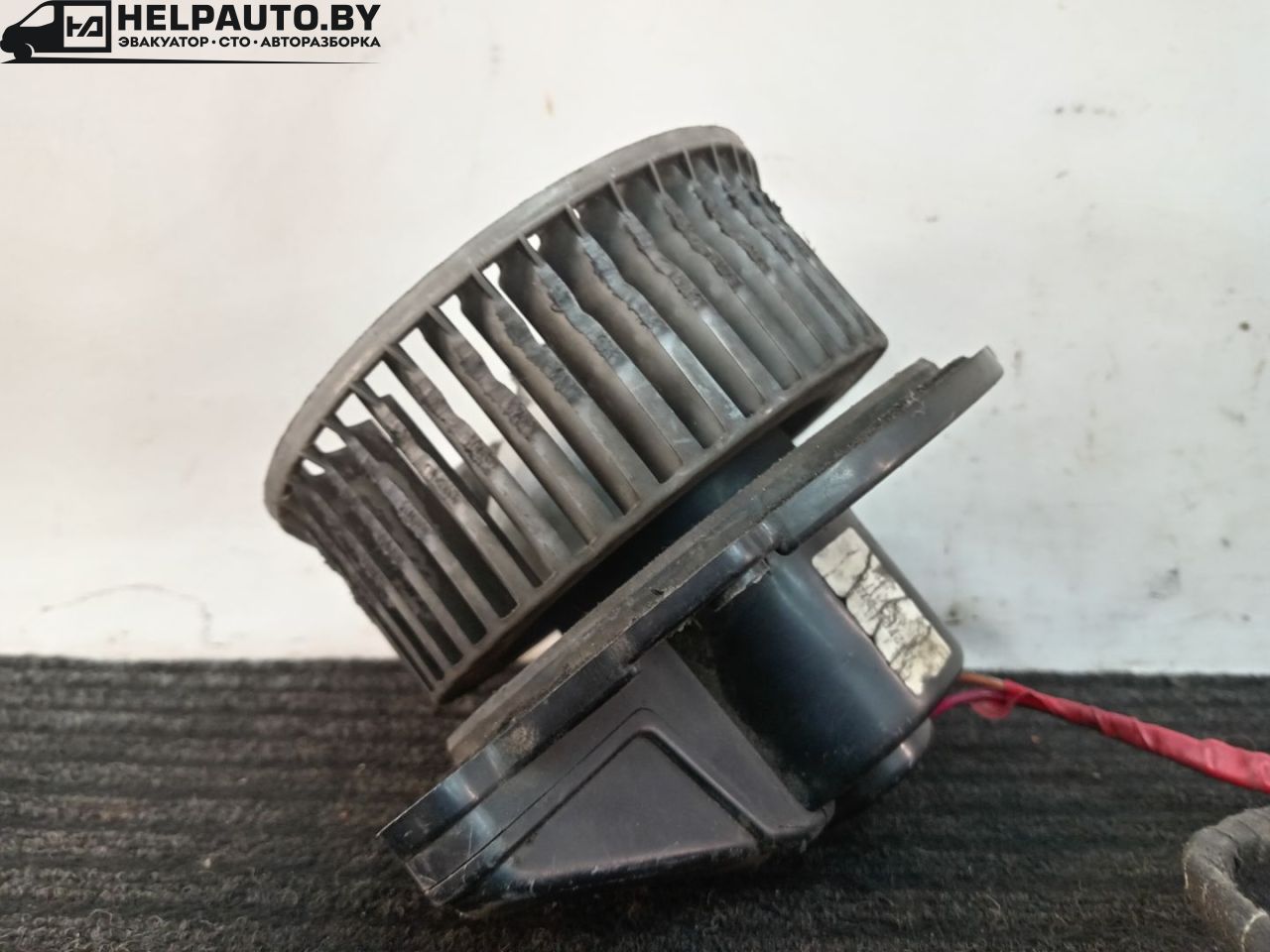 моторчик печки Audi 80 B3 89/B3 1991, 1.8 л., бензин, МКПП, серебристый, седан, передний привод - фото №1