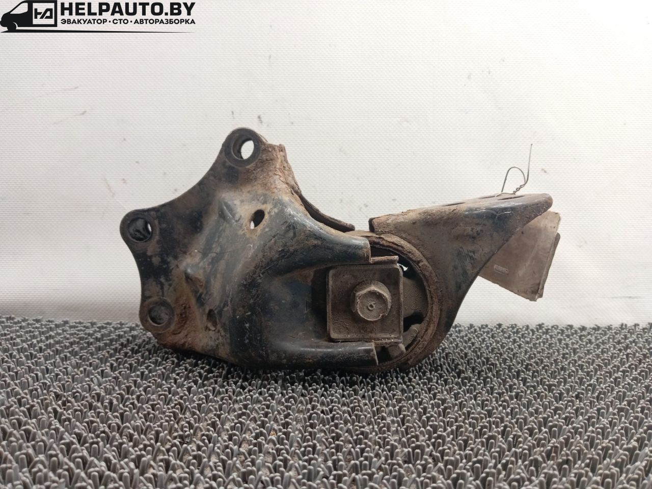 подушка крепления двигателя Mazda 323 5 поколение 1997, 1.5 л., бензин, МКПП, зелый, хетчбэк 5 дв., передний привод - фото №1