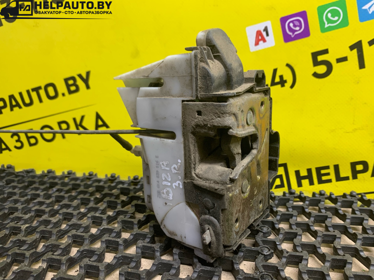 замок двери задней правой SEAT Ibiza 2 поколение 1998, 1.6 л., ALM, бензин, 5МКПП, синий, хетчбэк 5 дв., передний привод - фото №1