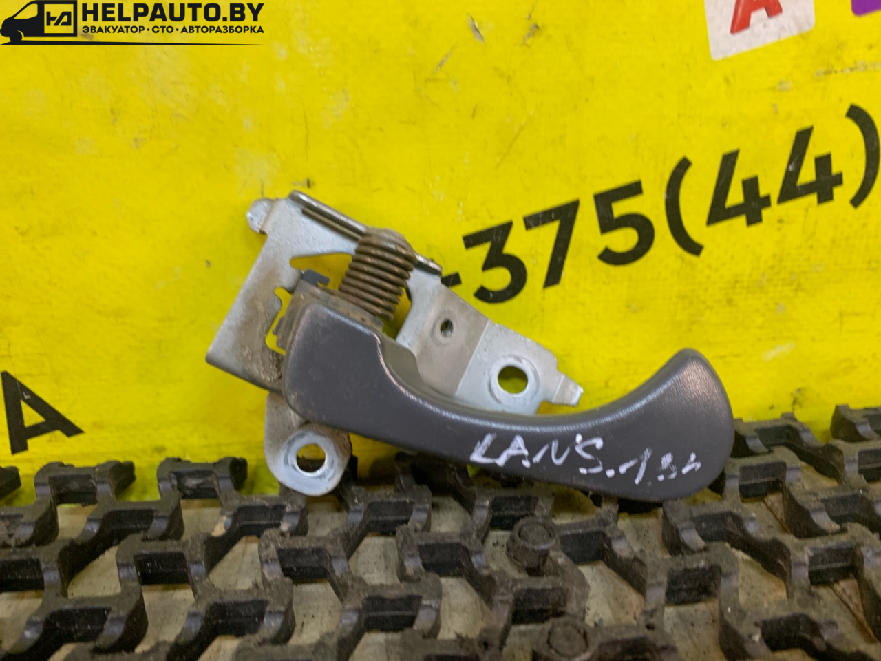 ручка внутренняя задняя левая Mitsubishi Lancer 7 поколение 1997, 1.6 л., 4G92 (DOHC 16V), бензин, МКПП, синий, универсал, передний привод - фото №1