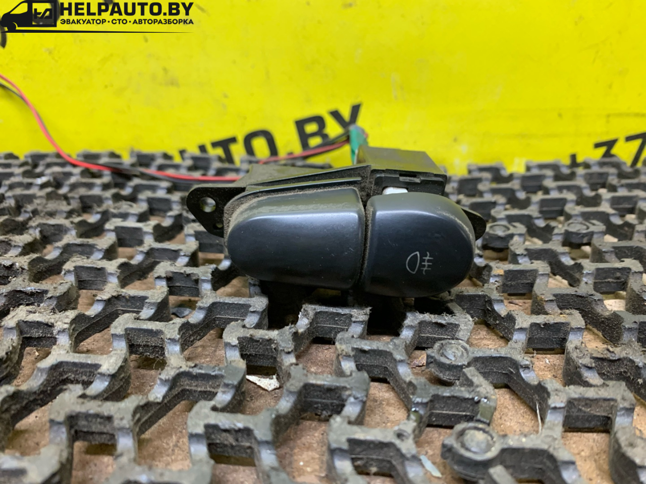 кнопка противотуманных фар Mitsubishi Lancer 7 поколение 1996, 2.0 л., дизель, МКПП, белый, универсал, передний привод - фото №1