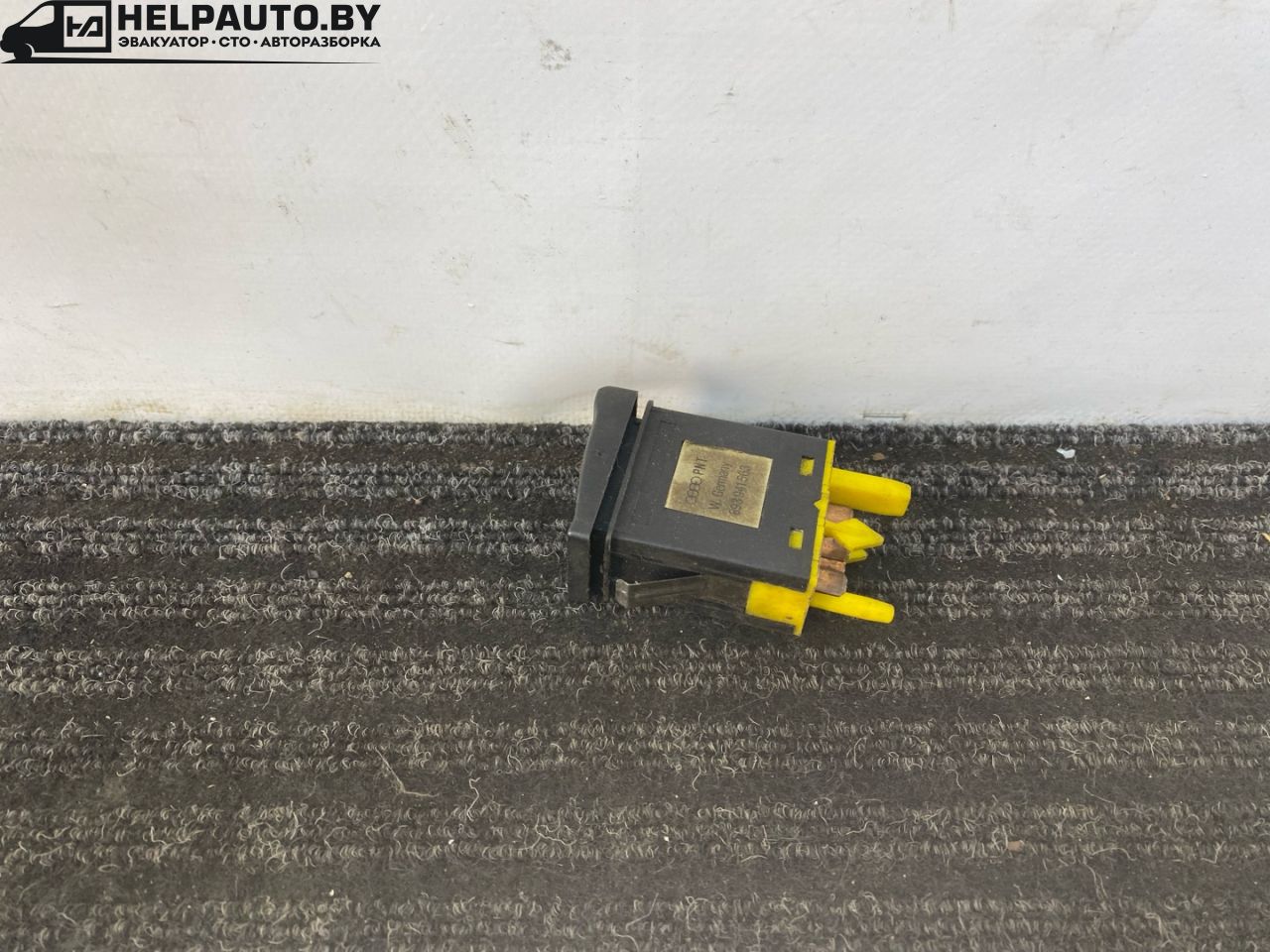 кнопка противотуманных фар Audi 80 B3 89/B3 1987, 1.8 л., бензин, МКПП, серый, седан, передний привод, 893941563 - фото №1
