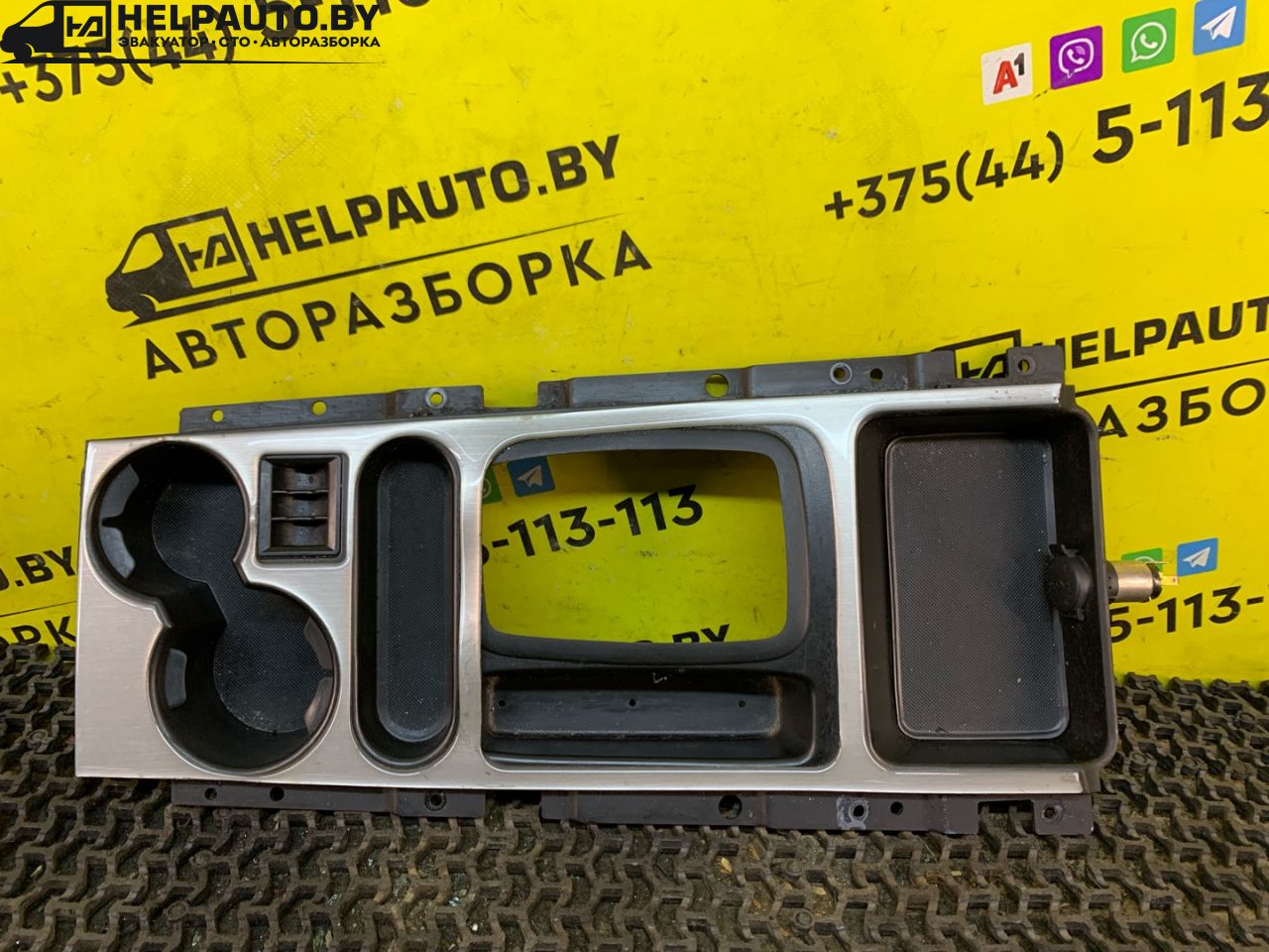 консоль салона Kia Sorento 1 поколение 2005, 2.5 л., D4CB, дизель, АКПП, черный, внедорожник 5 дв., полный подключаемый привод - фото №1
