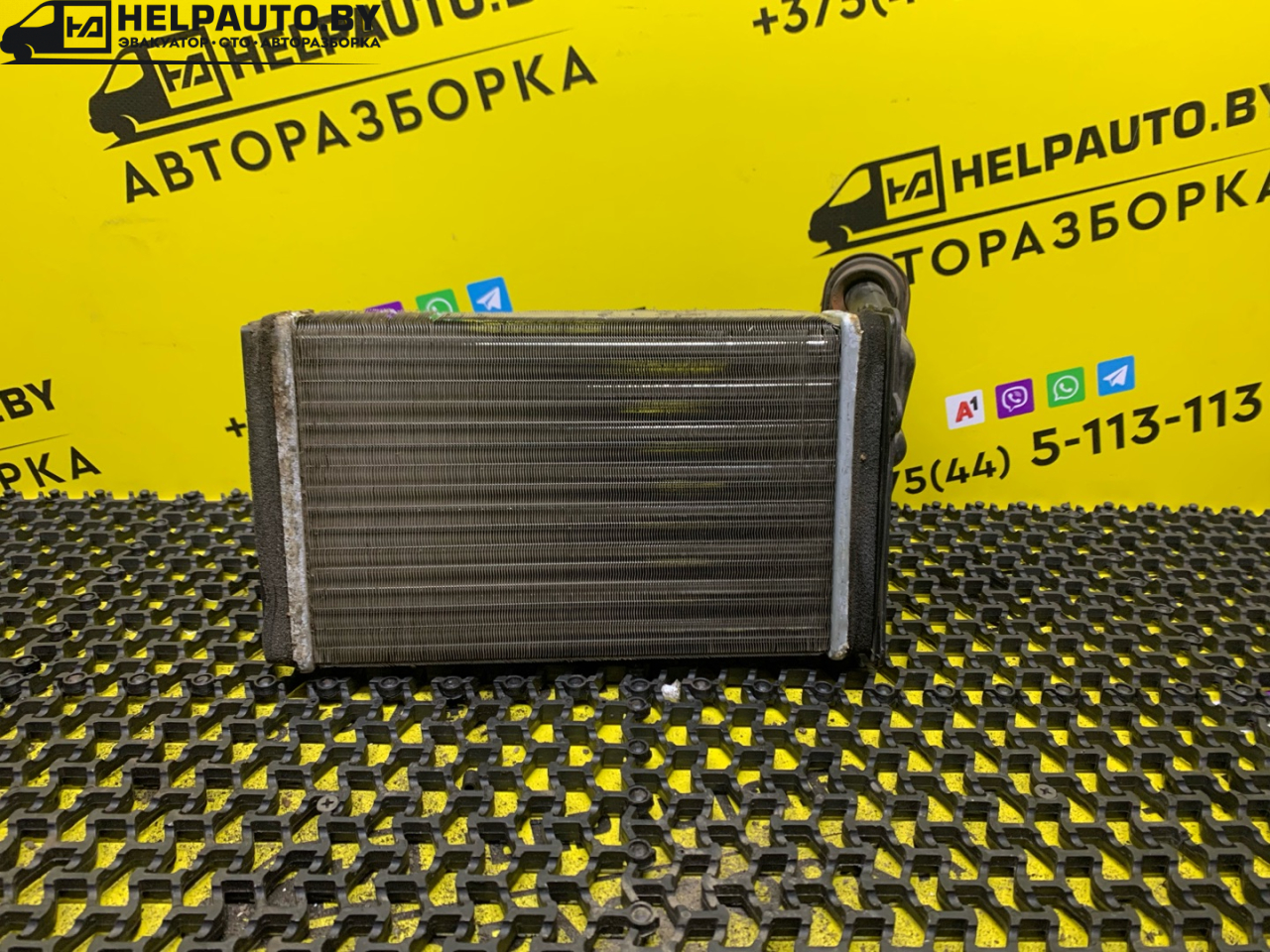 радиатор отопителя (печки) Audi 80 B3 1988, 1.6 л., дизель, МКПП, седан, передний привод - фото №1