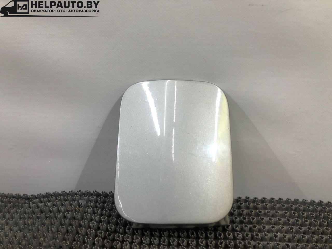 лючок топливного бака Audi 80 B3 (1986 - 1991), 1.8 л., бензин, МКПП, серый, передний привод - фото №1