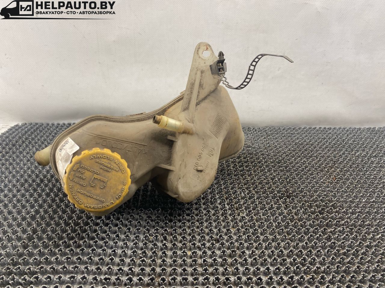 бачок расширительный Opel Vectra A 1994, 1.6 л., бензин, МКПП, седан, передний привод, C16NZ - фото №1