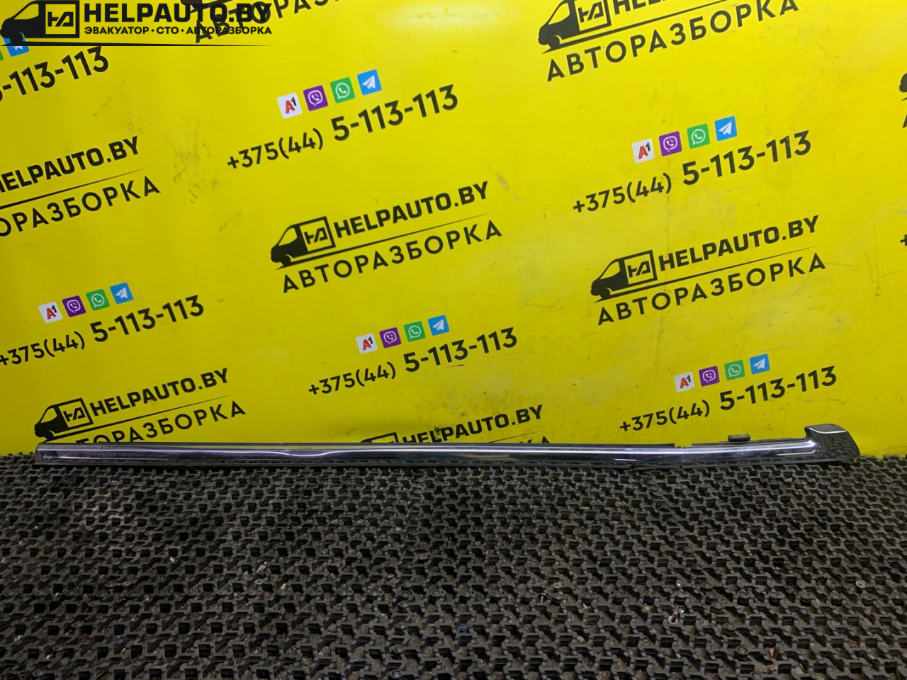 Молдинг стекла двери задней левой наружный Mazda Xedos 9 1 поколение 1996, 2.5 л., бензин, МКПП, темно синий, седан, передний привод - фото №1