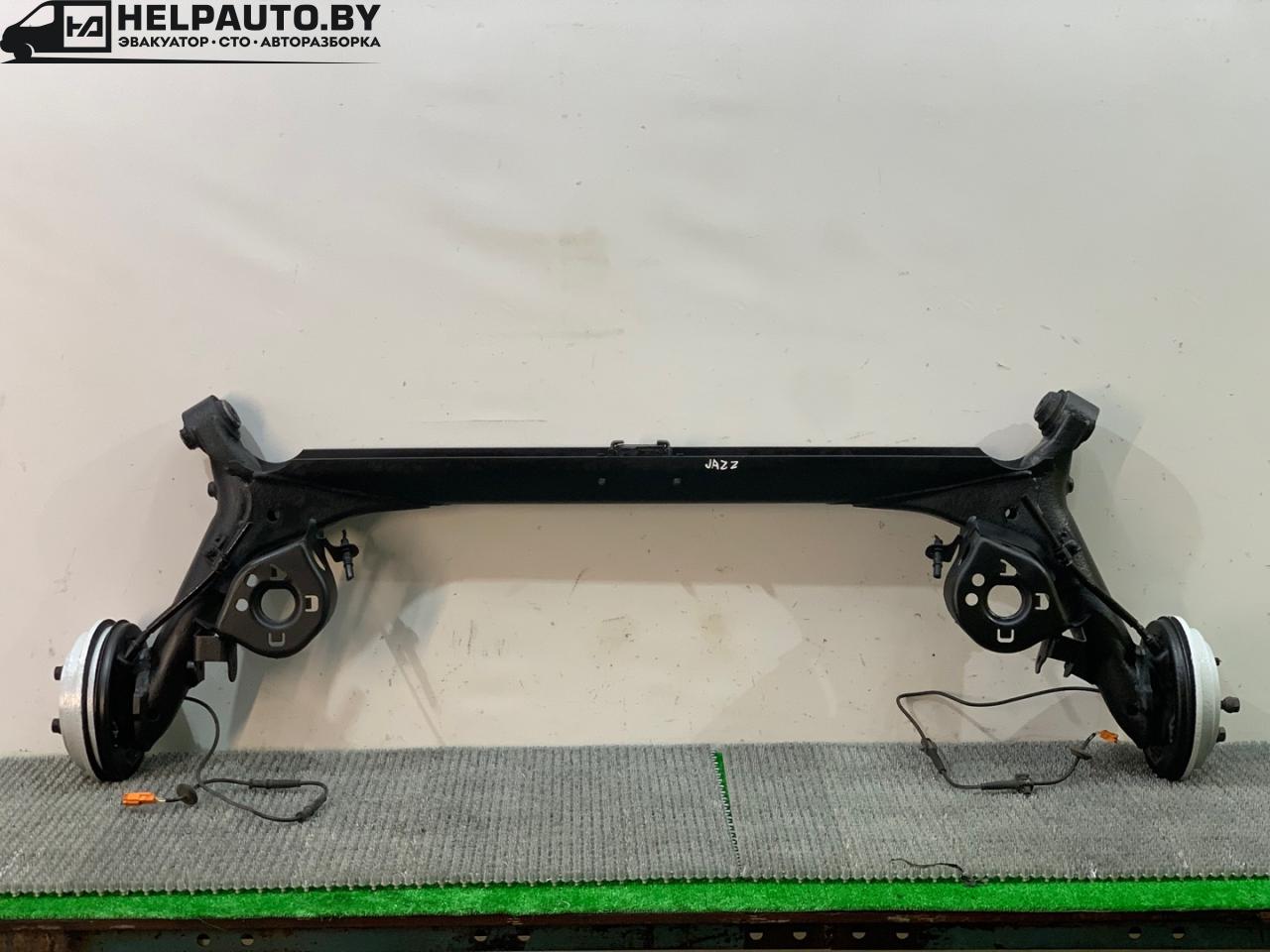 балка подвески задняя Honda Jazz 1 поколение 2002, 1.3 л., L13B, бензин, МКПП, голубой, хетчбэк 5 дв., передний привод - фото №1