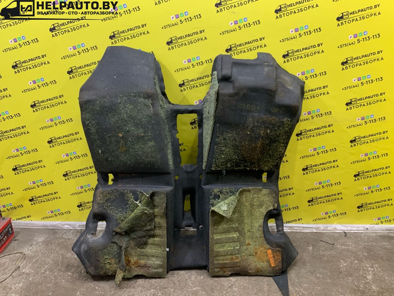 ковер салонный Dacia Sandero 1 поколение 2008, 1.4 л., K7J 714, бензин, МКПП, серый, хетчбэк 5 дв., передний привод - фото №1