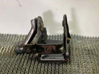 кронштейн двигателя Nissan Bluebird T12/T72 1987, 2.0 л., бензин, МКПП, бордовый, хетчбэк 5 дв., передний привод