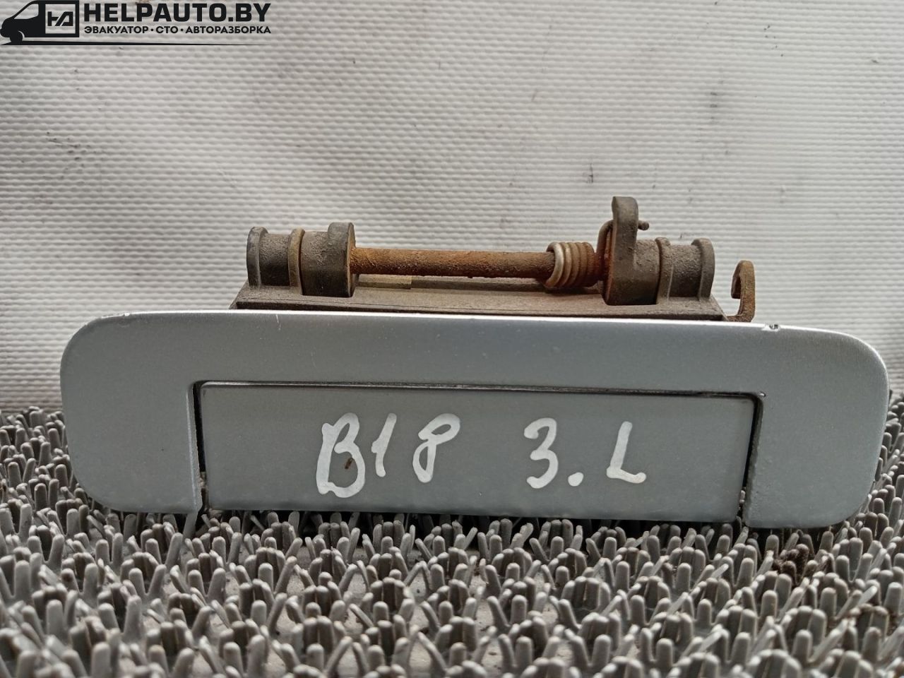 ручка наружная задняя левая Audi 80 B3 89/B3 1991, 1.8 л., бензин, МКПП, серебристый, седан, передний привод - фото №1