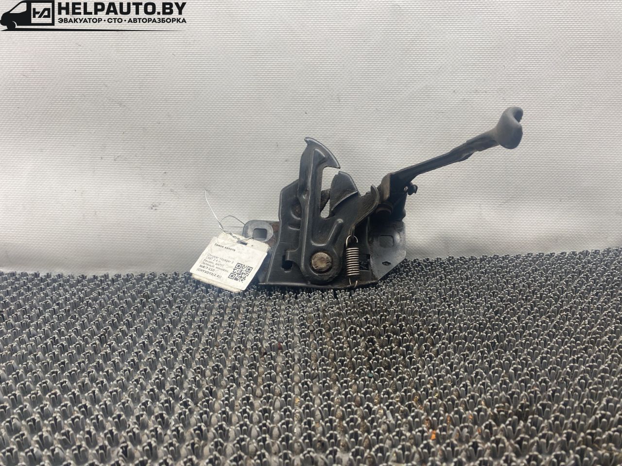 замок капота Chrysler Voyager 3 поколение 1997, 2.4 л., EDZ, бензин, АКПП, зеленый, минивэн, передний привод - фото №1