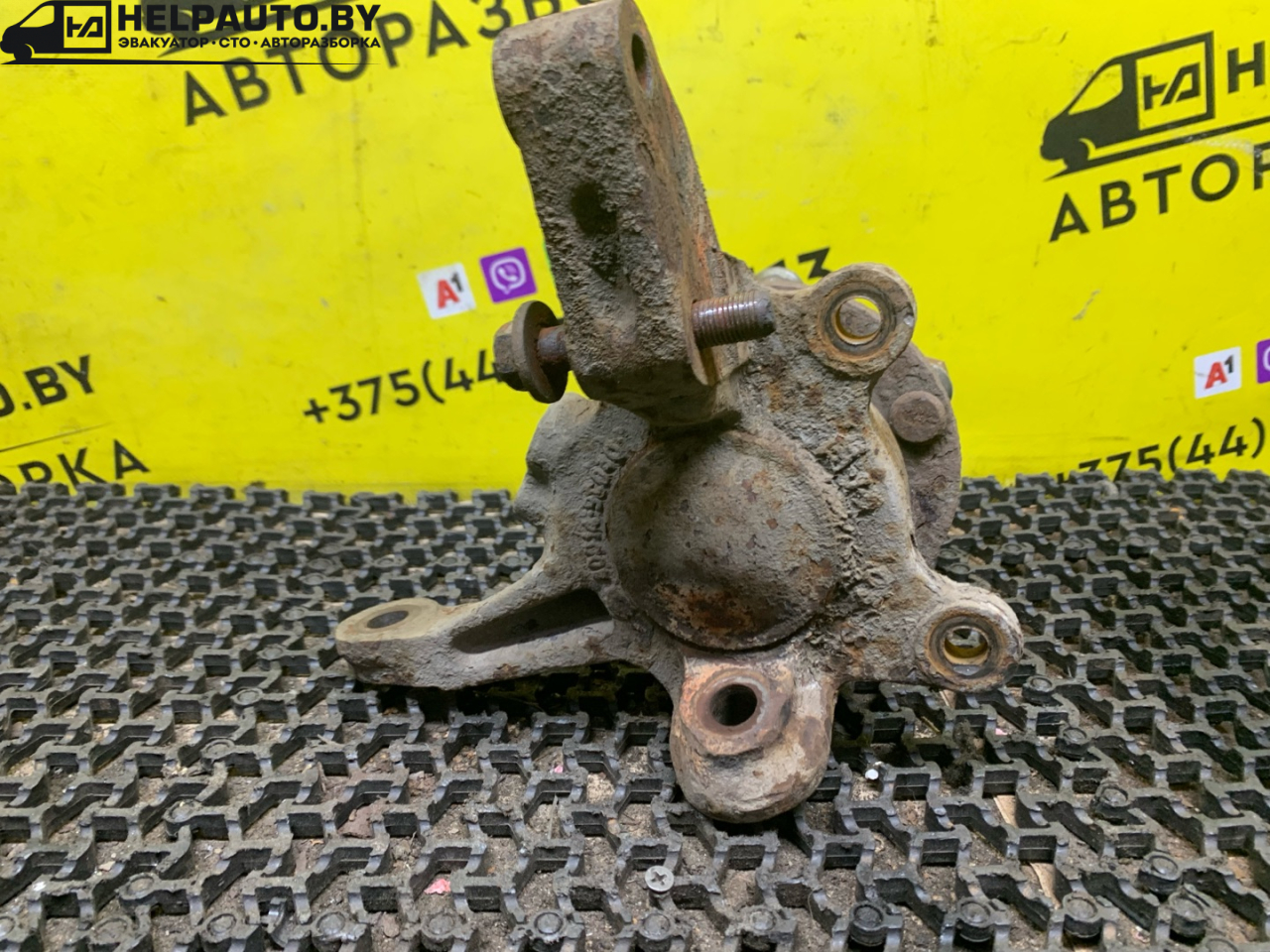 ступица передняя правая Nissan Serena C23 1992, 2.0 л., дизель, МКПП, серебро, минивэн, передний привод - фото №1