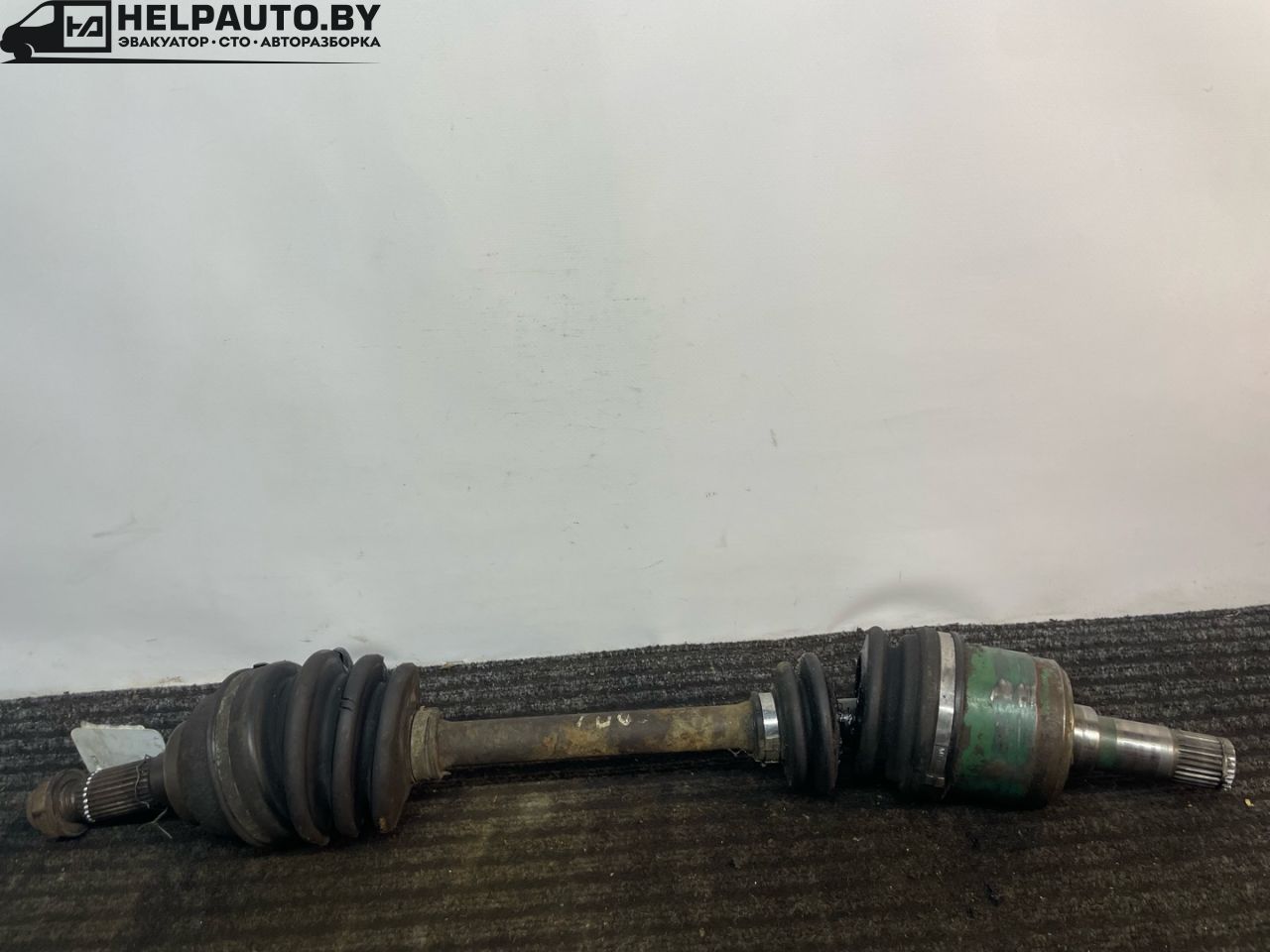 полуось передняя левая (приводной вал, ШРУС) Mazda 626 3 поколение 1990, 1.8 л., бензин, МКПП, серый, седан, передний привод - фото №1