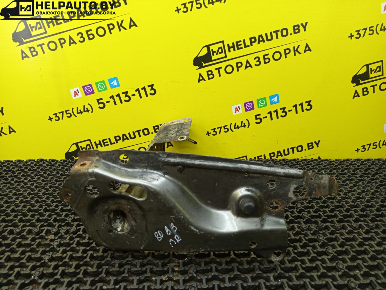 передняя панель крепления облицовки (телевизор) Audi 80 B3 1988, 1.6 л., дизель, МКПП, седан, передний привод - фото №1