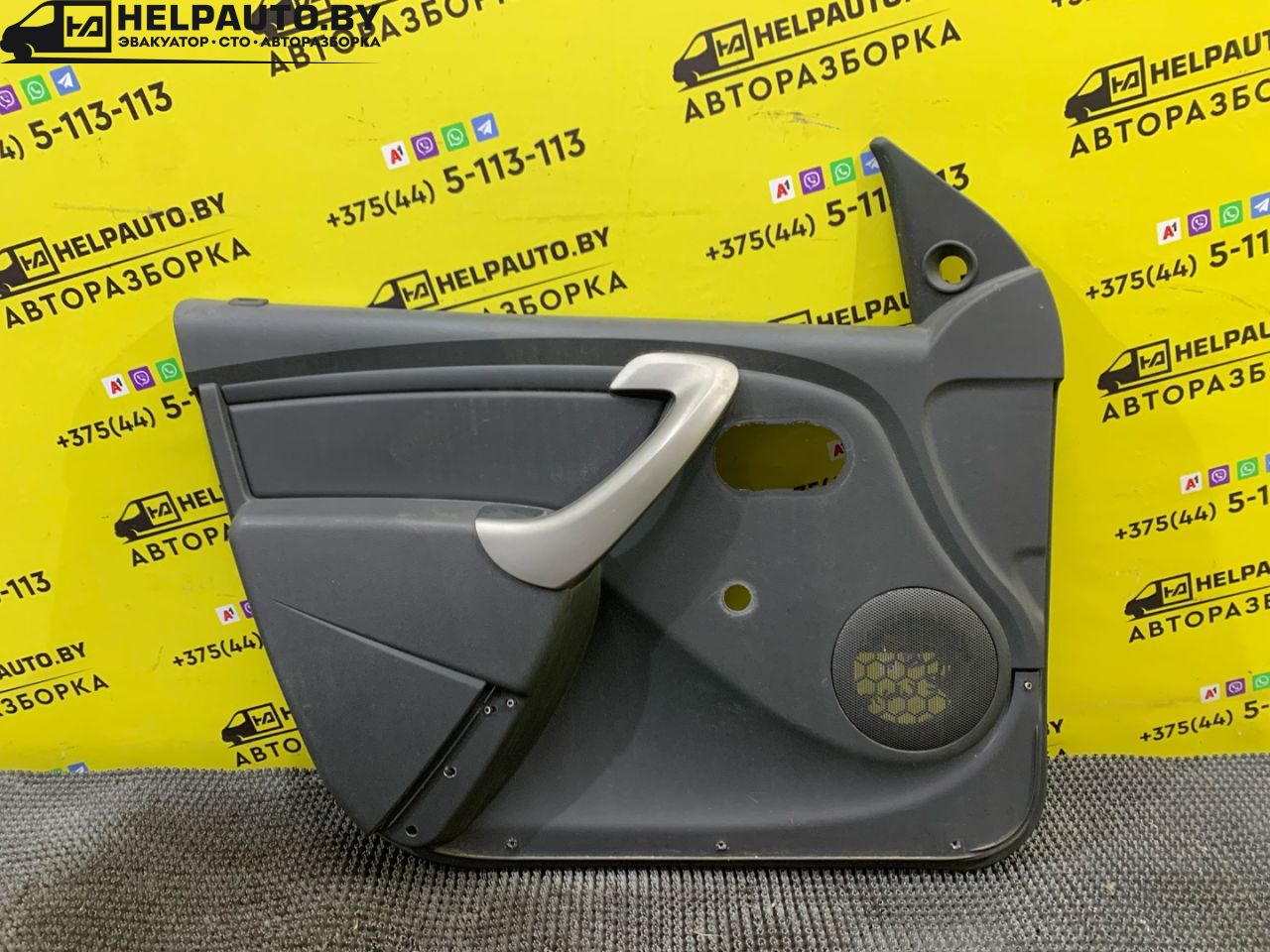 обшивка двери передняя левая Dacia Sandero 1 поколение 2008, 1.4 л., K7J 714, бензин, МКПП, хетчбэк 5 дв. - фото №1