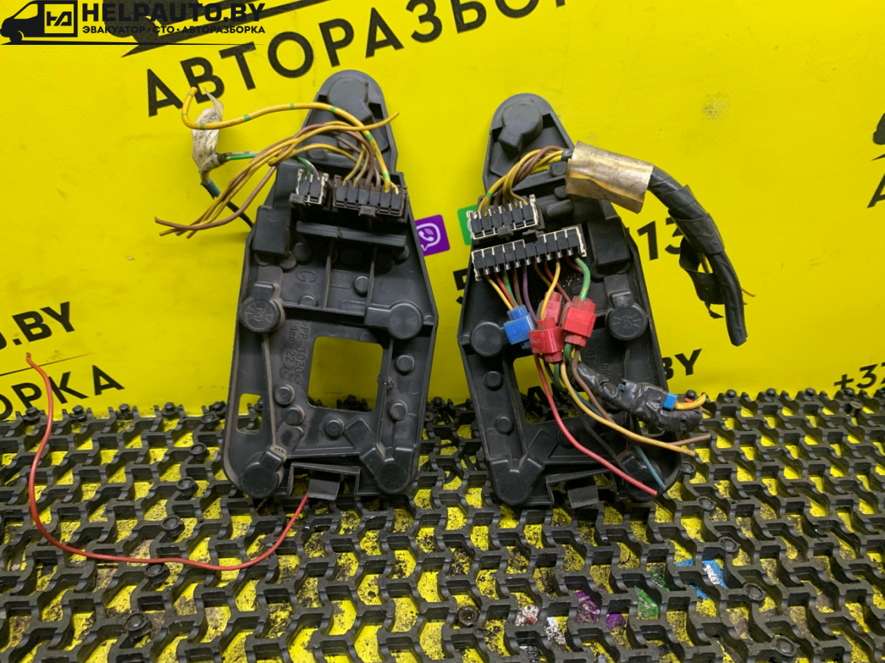 панель заднего правого фонаря Peugeot 306 1 поколение 1995, 1.6 л., бензин, МКПП, передний привод - фото №1