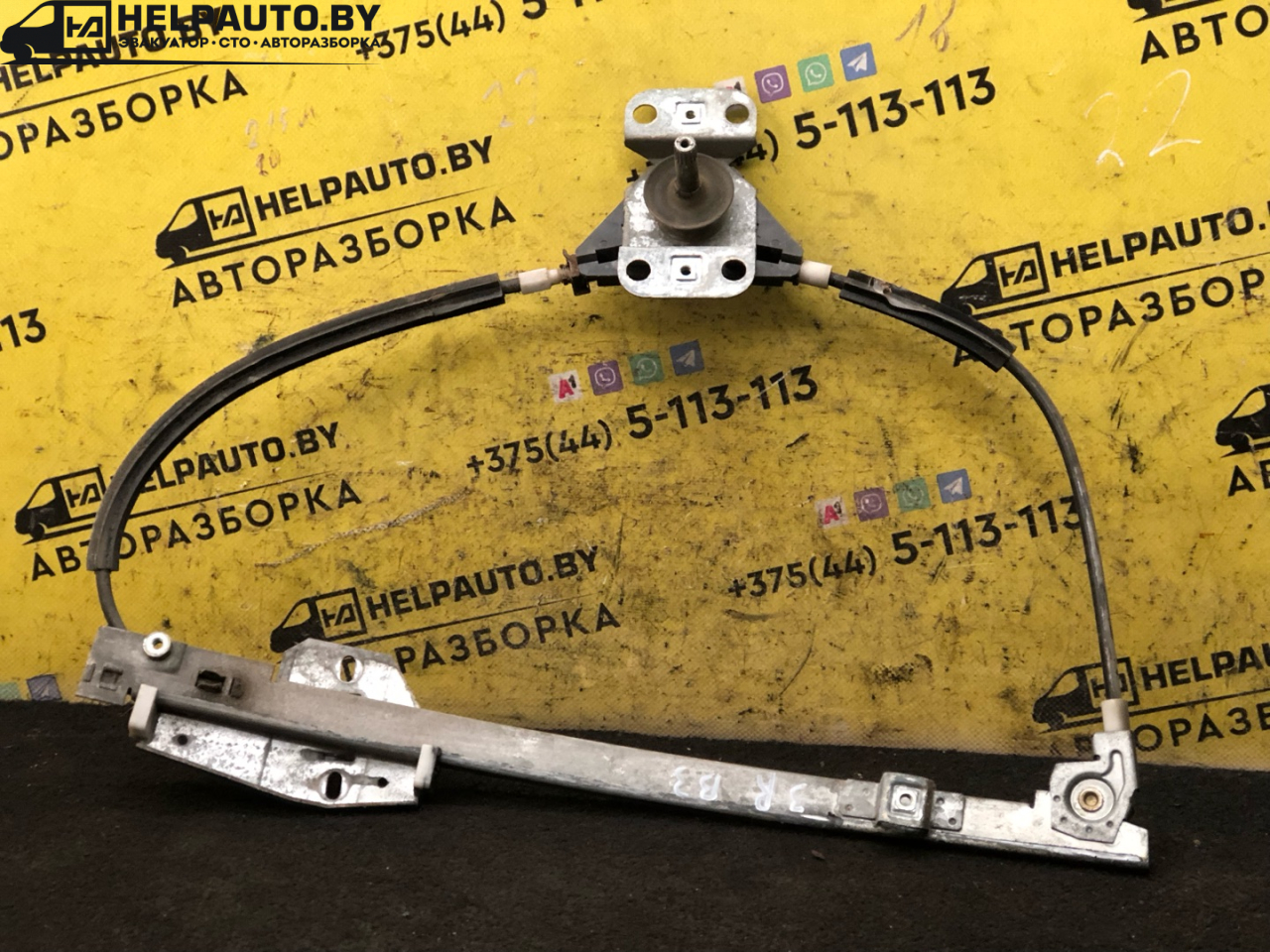 стеклоподъемник задний правый Volkswagen Passat B3 1988, 1.8 л., бензин, МКПП, белый, седан, передний привод - фото №1