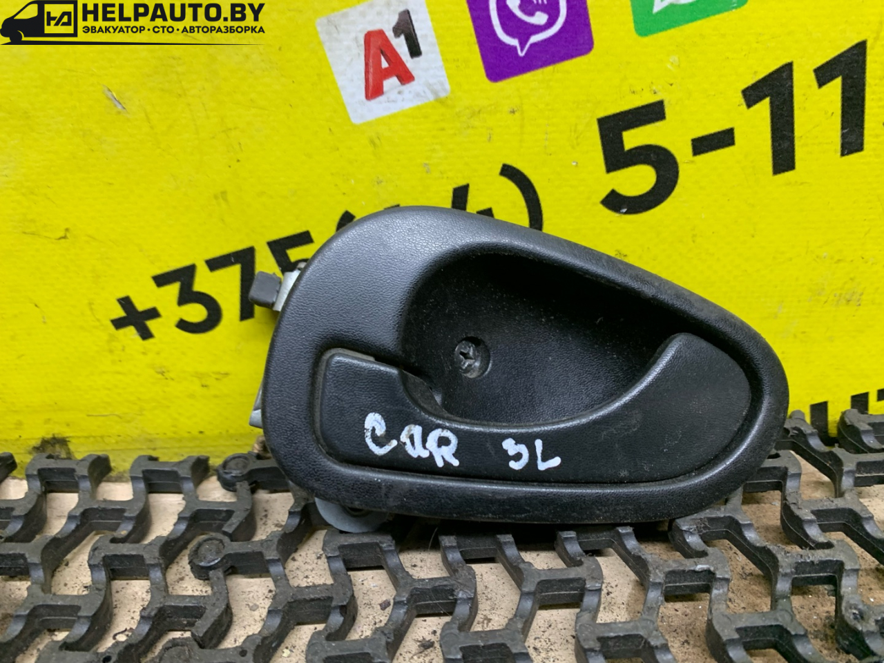 ручка внутренняя задняя левая Mitsubishi Carisma 1 поколение (1995 - 1999), 1.8 л., 4G93 (GDI), бензин, МКПП, серебро, хетчбэк 5 дв., передний привод - фото №1