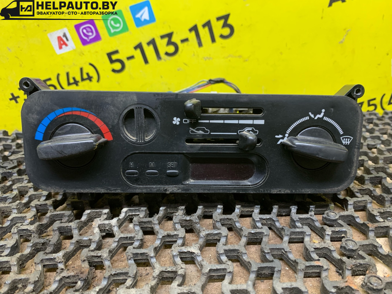 блок управления печки / климат-контроля Mitsubishi Lancer 7 поколение 1996, 2.0 л., дизель, МКПП, белый, универсал, передний привод - фото №1