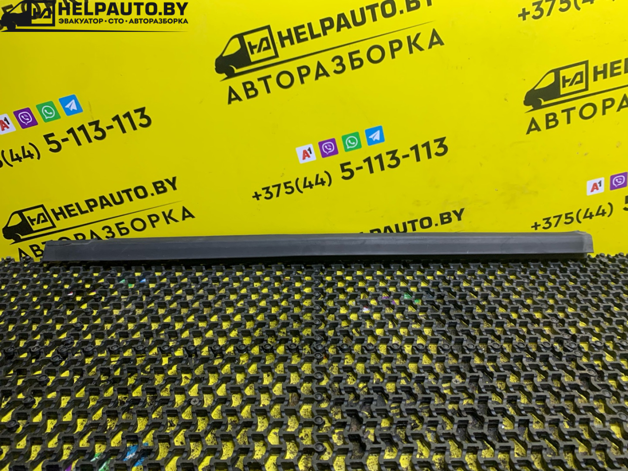 молдинг двери задней левой Ford Escape 2 поколение R3 2009, 2.3 л., бензин, АКПП, синий, внедорожник 5 дв., передний привод - фото №1