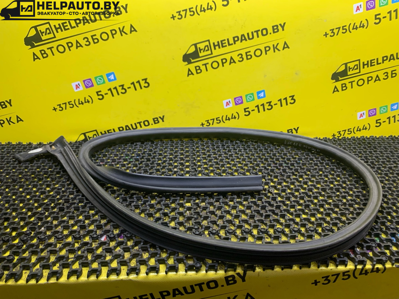 уплотнитель Ford Escape 2 поколение R3 2009, 2.3 л., бензин, АКПП, синий, внедорожник 5 дв., передний привод - фото №1