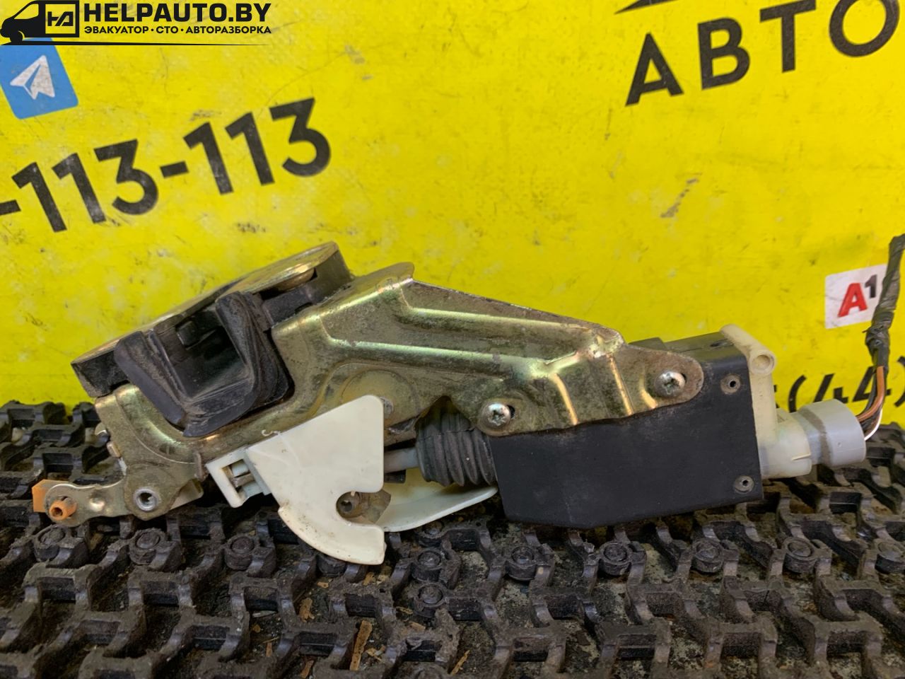 замок двери передней правой Opel Astra F 1994, 1.6 л., X 16 SZ, бензин, АКПП, синий, хетчбэк 5 дв., передний привод - фото №1