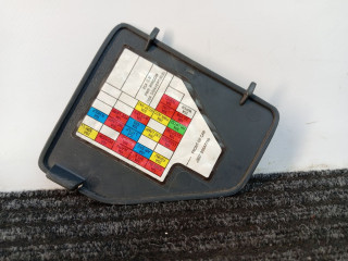 крышка блока предохранителей Pontiac Sunfire 1 поколение 1999, 2.2 л., бензин, АКПП, черный, передний привод, 22592717