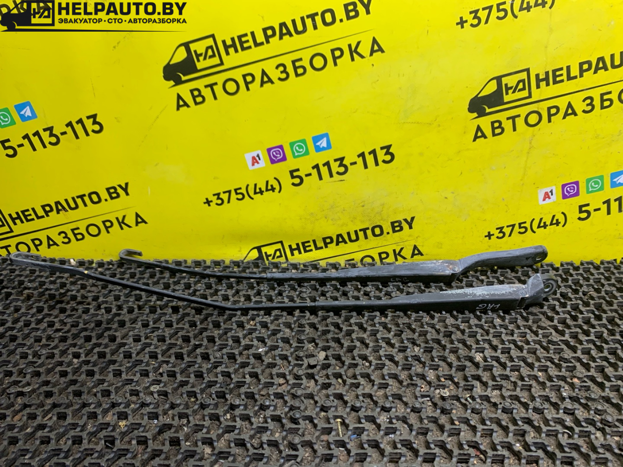 щеткодержатель (поводок стеклоочистителя, дворник) Renault Laguna 1 поколение 1994, 2.0 л., F3R 200, бензин, МКПП, бордовый, хетчбэк 5 дв., передний привод - фото №1
