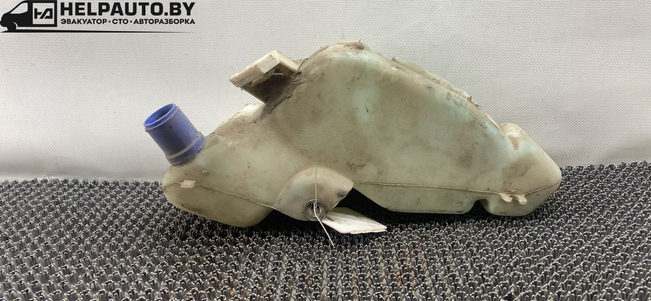 бачок омывателя Fiat Punto 1 поколение 1997, 1.2 л., бензин, МКПП, синий, хетчбэк 5 дв. - фото №1