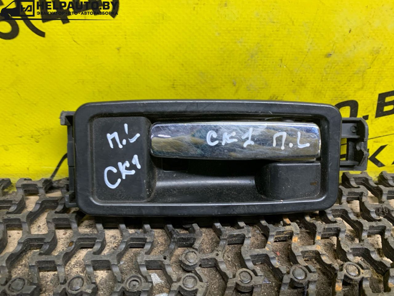 ручка внутренняя передняя левая Geely CK Otaka 1 поколение 2006, 1.5 л., бензин, МКПП, золотистый, седан, передний привод - фото №1