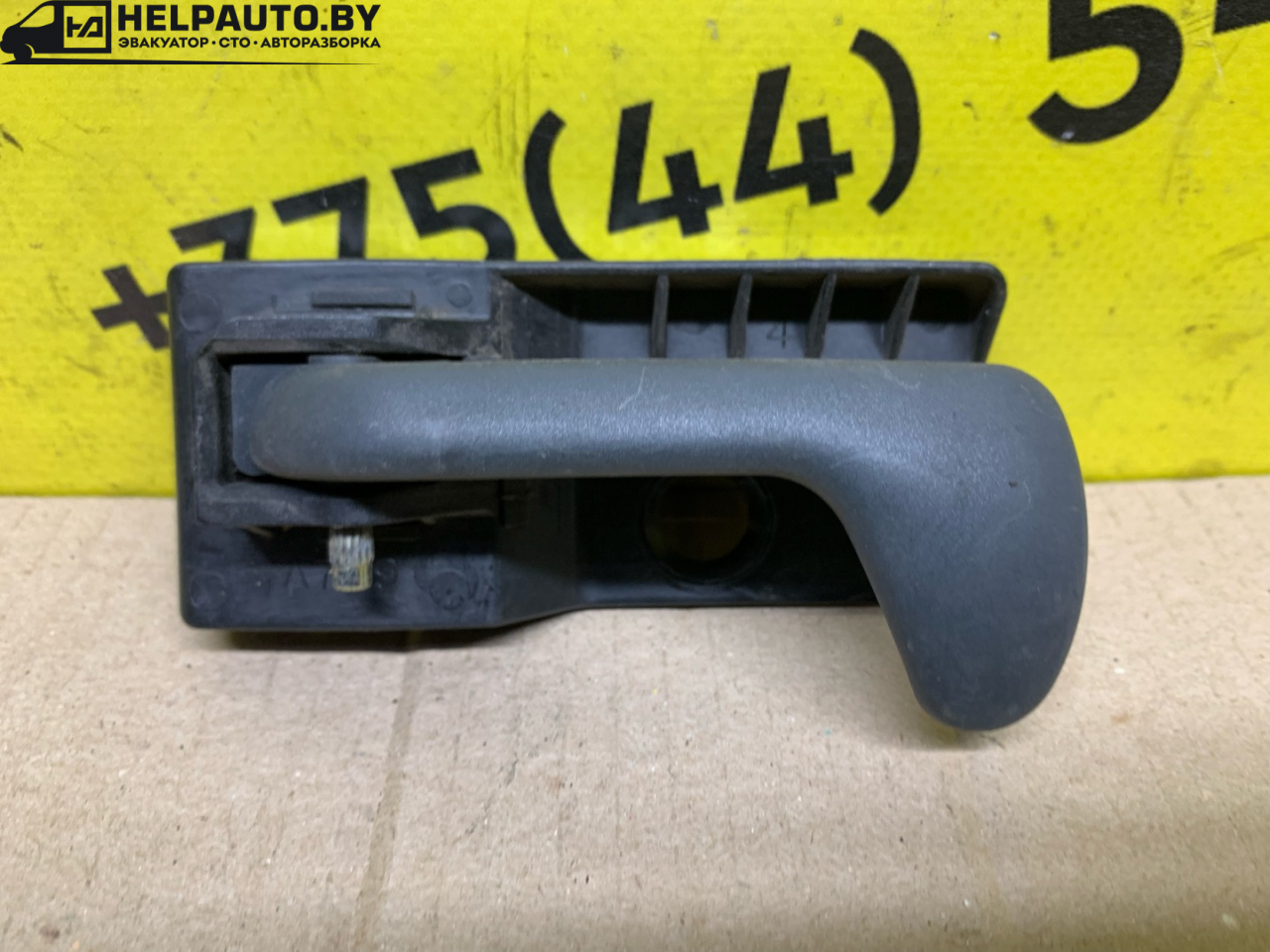ручка внутренняя задняя правая Fiat Punto 1 поколение 1997, 1.2 л., бензин, МКПП, красный, хетчбэк 3 дв., передний привод - фото №1